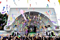 大量のジェット風船が飛ぶ代々木公園。（撮影：小川舞）