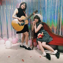 左からSaku、Mico。（Photo by Issei makabe）