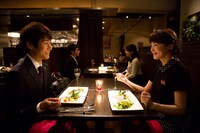 「女くどき飯 Season2」第1話のワンシーン。(c)峰なゆか / ドラマ「女くどき飯 Season2」製作委員会・MBS