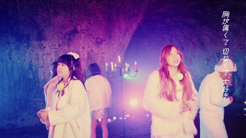 Little Glee Monster「小さな恋が、終わった」ミュージックビデオのワンシーン。