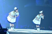 Micro Mix Mountain。左から小林歌穂、真山りか。