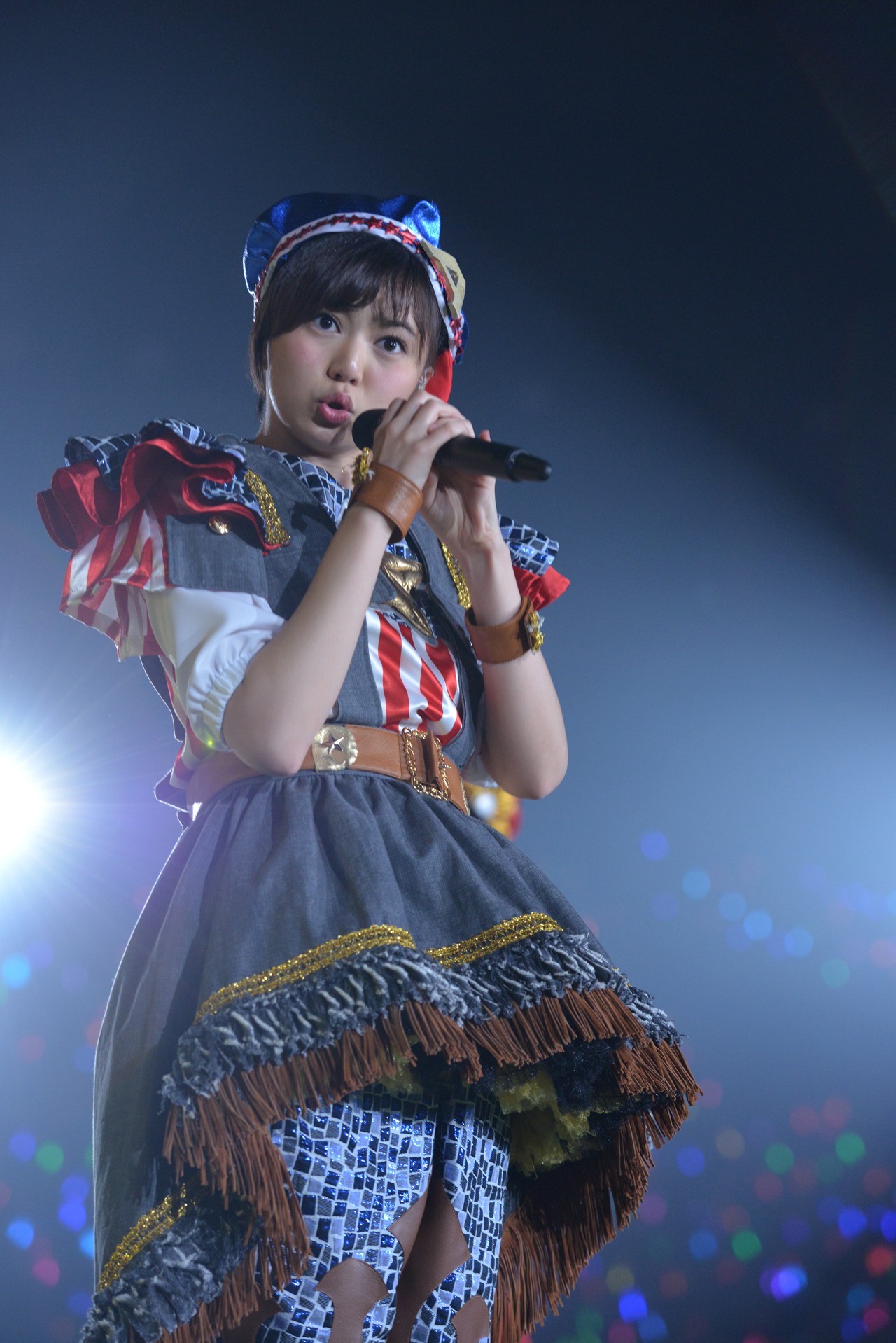 安本彩花