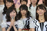 AKB48の（左から）渡辺麻友、向井地美音、宮脇咲良。