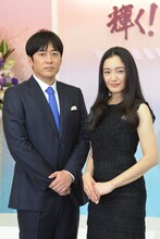 左から安住紳一郎（TBSアナウンサー）、仲間由紀恵。