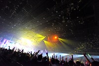 「私立恵比寿中学 年忘れ大学芸会2015『エビ中のオールアトラクスター』」アンコールの様子。