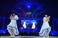 おひたし。左から廣田あいか、柏木ひなた。