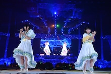 おひたし。左から廣田あいか、柏木ひなた。