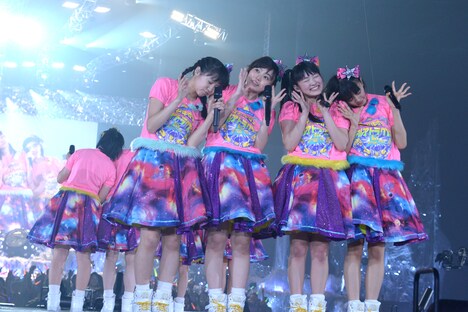 「私立恵比寿中学 年忘れ大学芸会2015『エビ中のオールアトラクスター』」アンコールの様子。