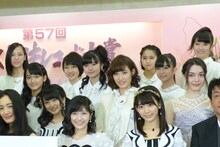 後方がこぶしファクトリー。