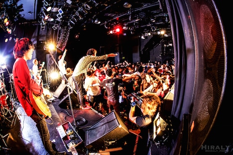 「EVERLONG "シグナルE.P" & POT "MISH MASH" リリース記念！EVERLONG&POT MV撮影&宇宙最速試聴会2MAN LIVE!!」アンコールの様子。（撮影：ひらりい）