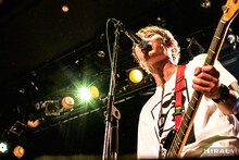 よっぴー（Vo, B / POT）（撮影：ひらりい）