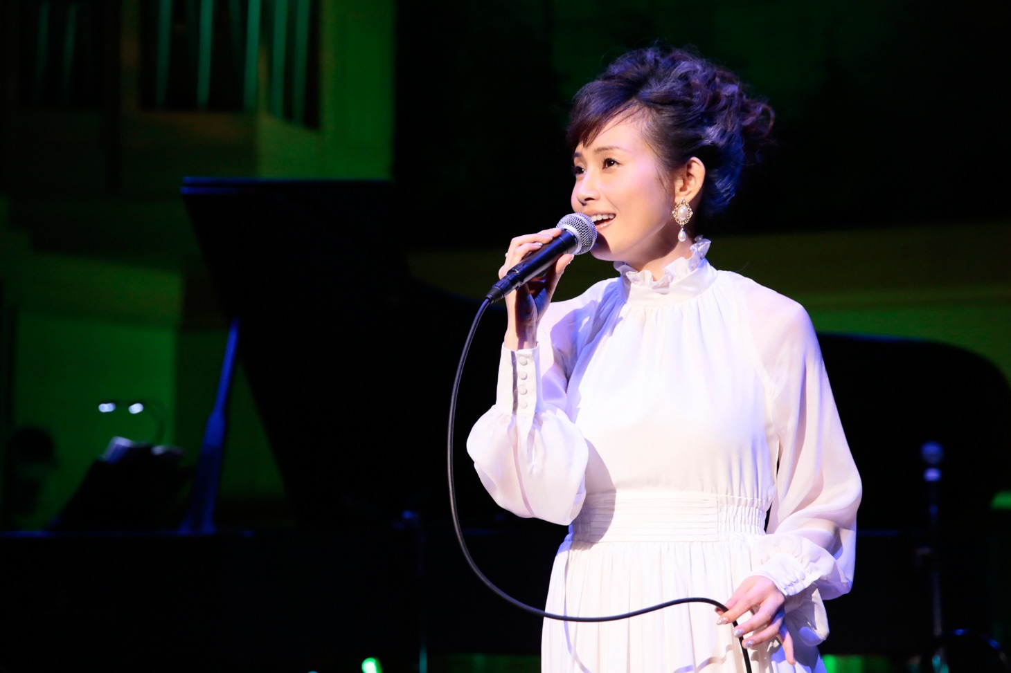 「安倍なつみ Gloria Chapel Concert～Shiny Night!～」の様子。（写真提供：アップフロント）