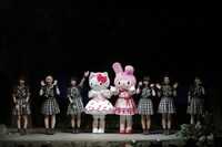 「清 竜人25×サンリオピューロランド25周年。スペシャルコラボライブ!!」の様子。（写真提供：TOY'S FACTORY）(c)2015 SANRIO CO.,LTD.