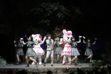 「清 竜人25×サンリオピューロランド25周年。スペシャルコラボライブ!!」の様子。（写真提供：TOY'S FACTORY）(c)2015 SANRIO CO.,LTD.