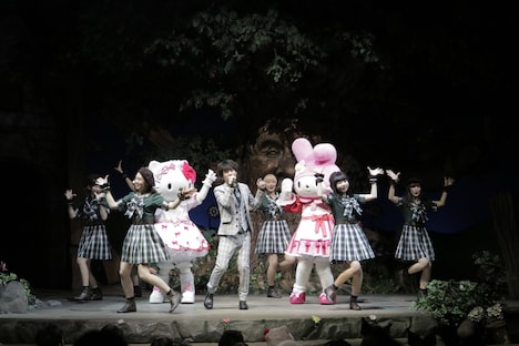 「清 竜人25×サンリオピューロランド25周年。スペシャルコラボライブ!!」の様子。(写真提供:TOY'S FACTORY)(c)2015 SANRIO CO.,LTD.