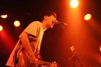 椎木知仁（G, Vo）（撮影：藤川正典）