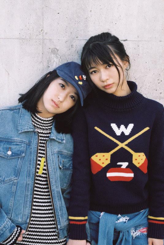 雑誌「NYLON JAPAN」がビジュアルプロデュースを担当した「REFLECTION」Type-Bフォトブックのワンカット。