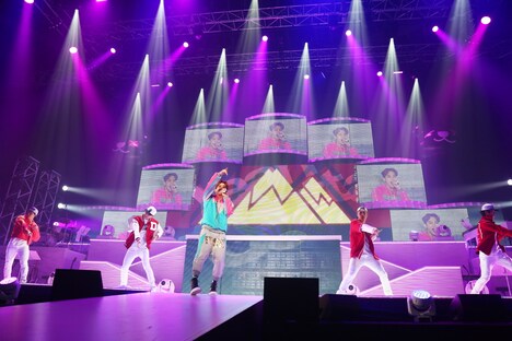 Jun. Kのライブの様子。（写真提供：EPICレコードジャパン）