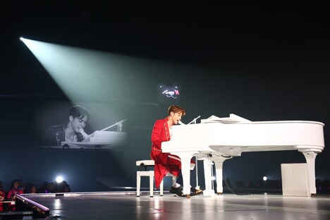 Jun. Kのライブの様子。（写真提供：EPICレコードジャパン）