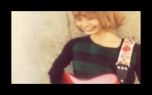 Mayu「ほろよいヒロイン」MVのワンシーン。