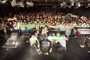 「Mrs. GREEN APPLE presents Mrs. ONEMAN TOUR ～東と名と阪～」Music Club JANUS公演の様子。（撮影：川崎龍弥）