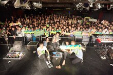 「Mrs. GREEN APPLE presents Mrs. ONEMAN TOUR ～東と名と阪～」Music Club JANUS公演の様子。（撮影：川崎龍弥）