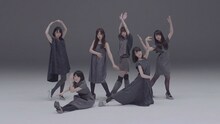 乃木坂46「あらかじめ語られるロマンス」ミュージックビデオのワンシーン。
