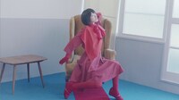 乃木坂46「あらかじめ語られるロマンス」ミュージックビデオのワンシーン。