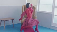 乃木坂46「あらかじめ語られるロマンス」ミュージックビデオのワンシーン。