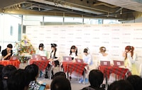 「Listen with」でファンとチャットするでんぱ組.inc。