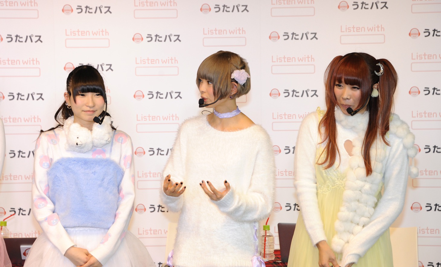 左から藤咲彩音、最上もが、成瀬瑛美。
