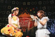 伊藤千咲美からの手紙に瞳をうるませる伊藤千由李。（撮影：笹森健一）