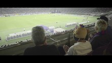 味の素スタジアムでFC東京の試合を観戦するRIP SLYME。(C)「BAILE TOKYO」製作委員会