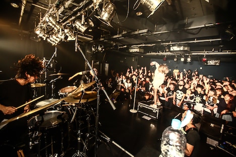 THE MUSMUS「THE MUSMUS ONE MAN LIVE」東京・TSUTAYA O-Crest公演の様子。（Photo by shingo tamai）