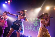 神宿によるライブの様子。
