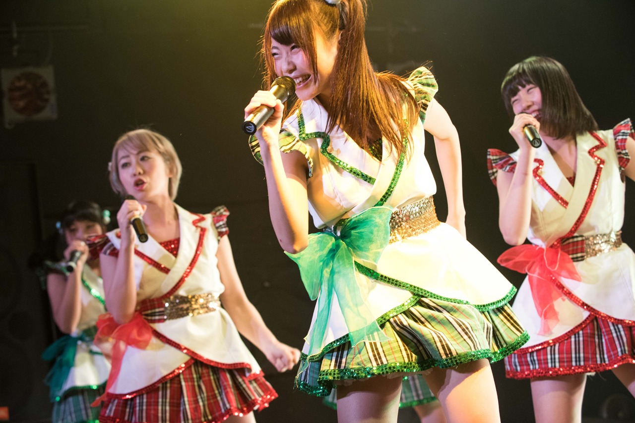 名古屋 CLEAR'S、川越CLEAR'Sによるライブの様子。