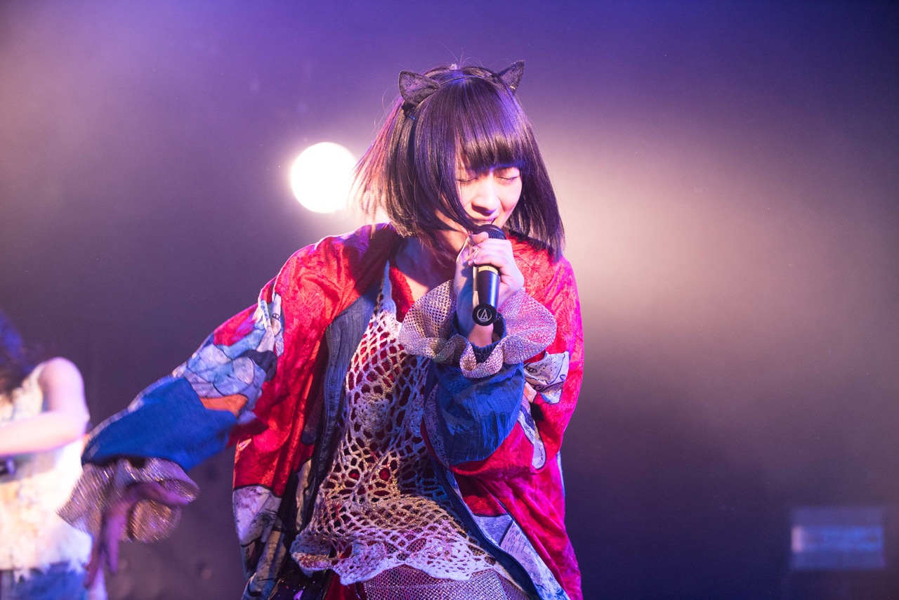 dropによるライブの様子。