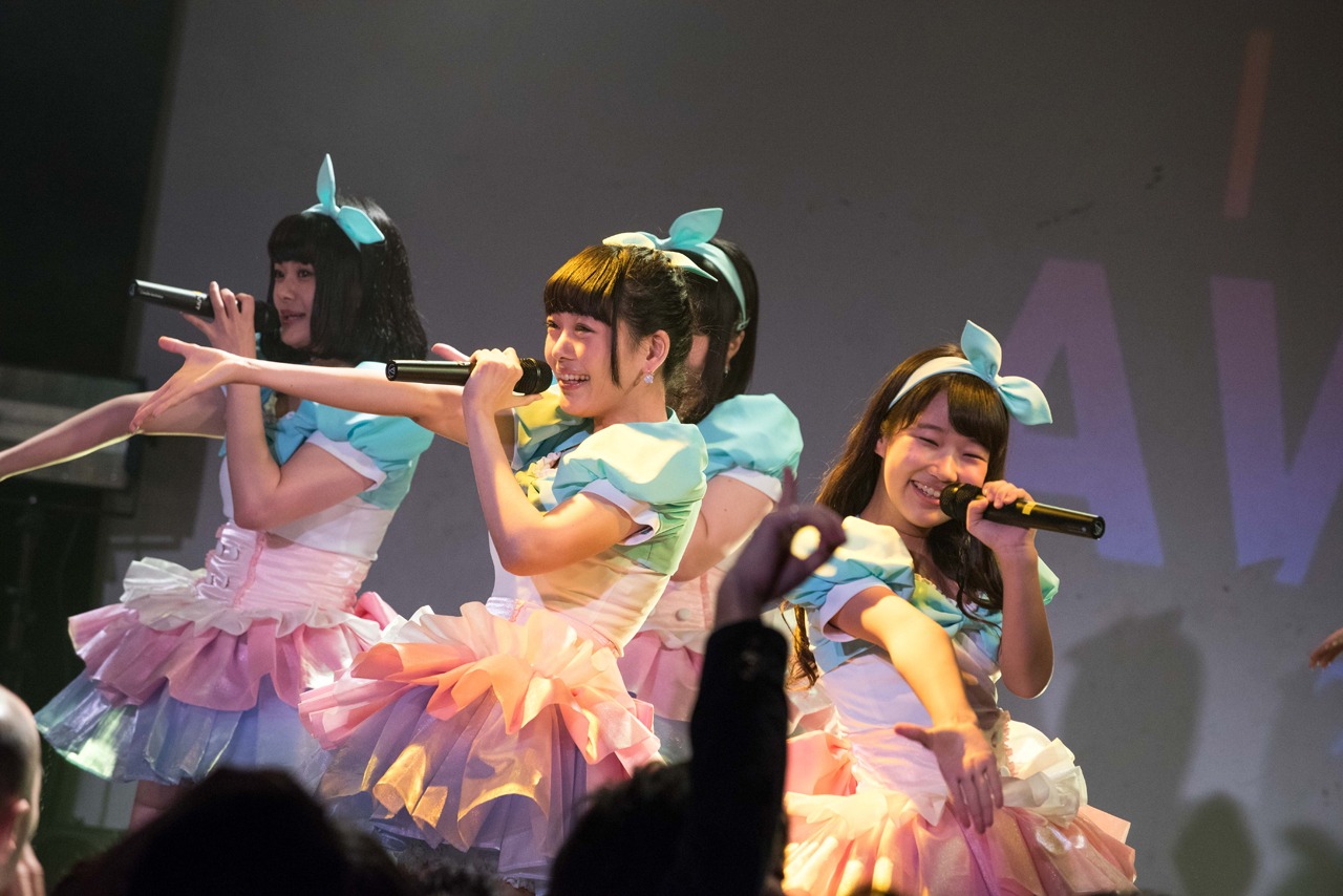 イケてるハーツによるライブの様子。