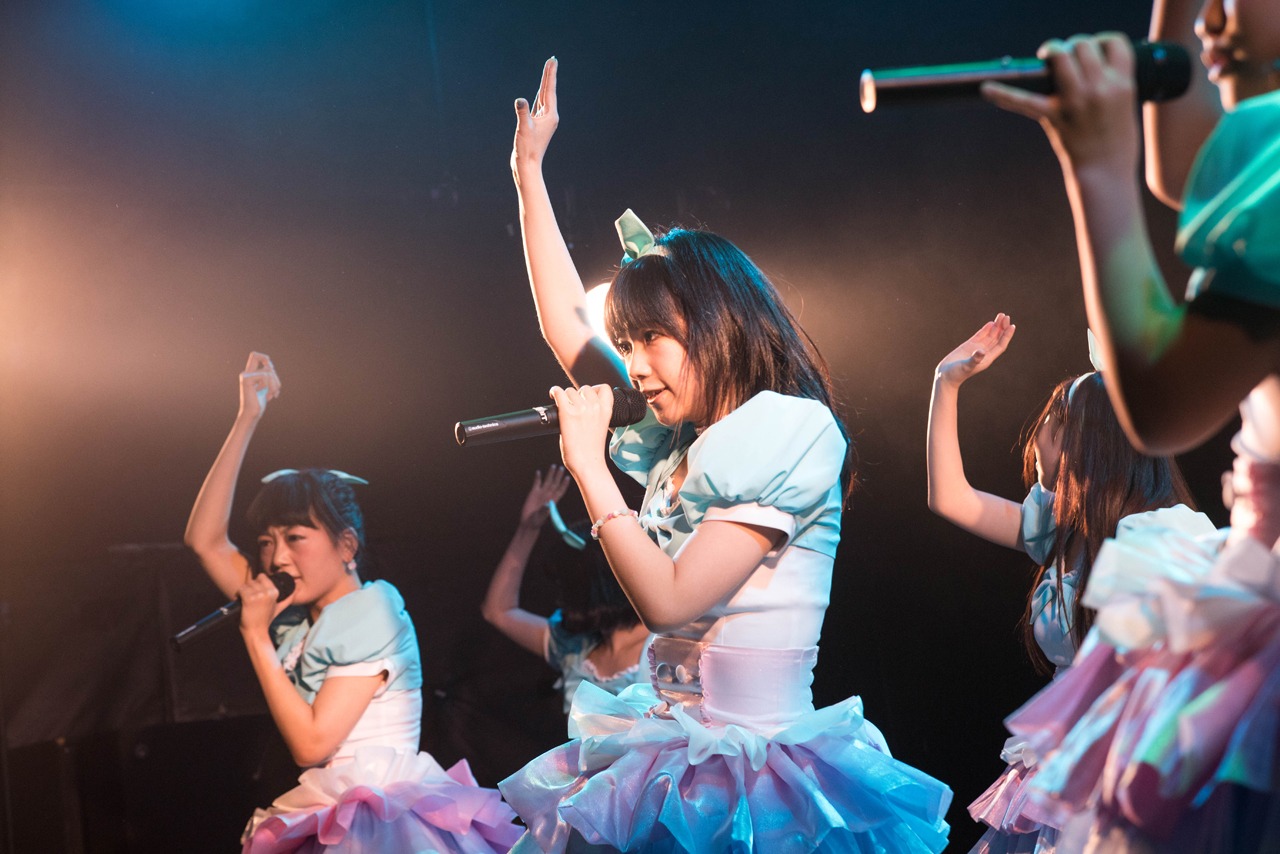 イケてるハーツによるライブの様子。