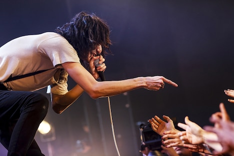 ドレスコーズのライブの様子。(Photo by HAJIME KAMIIISAKA)