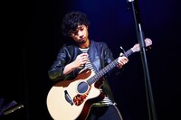 吉田結威（G, Vo）（撮影：岩﨑真子）