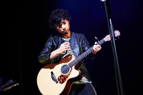 吉田結威（G, Vo）（撮影：岩﨑真子）