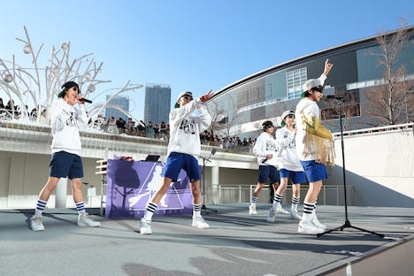 「堂々平和宣言」を披露するMAGiC BOYZ。（撮影：角田勇太）