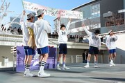 主演映画「イカれてイル？」の告知をするMAGiC BOYZ。（撮影：角田勇太）