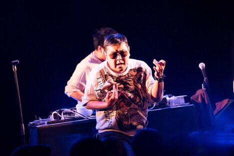 DJダイノジによるパフォーマンスの様子。