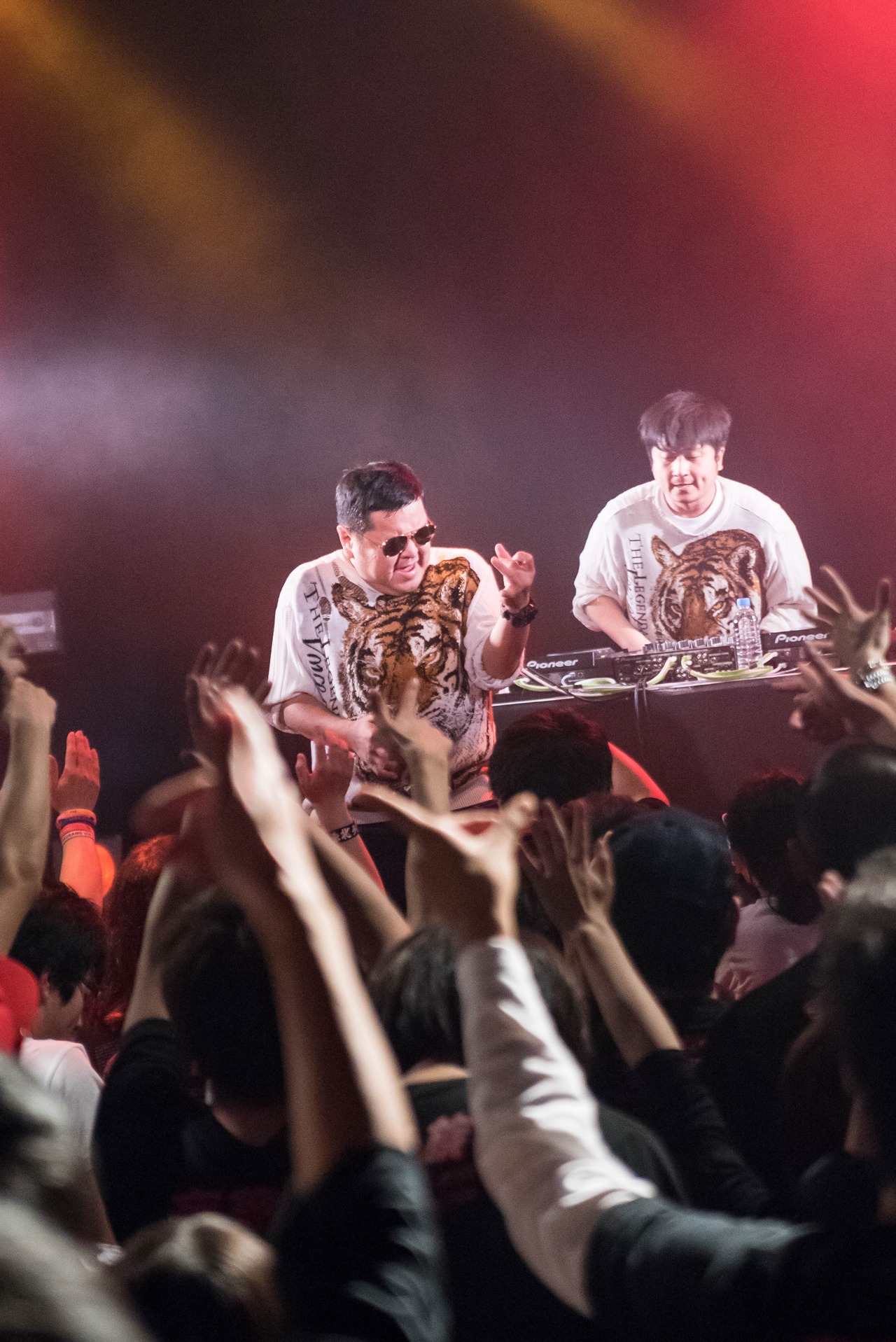 DJダイノジによるパフォーマンスの様子。