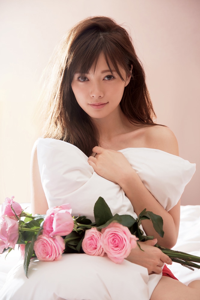 人気画像2位は「乃木坂46白石麻衣『スピリッツ』でセクシーな姿を披露」より、白石麻衣（乃木坂46）。 (c)小学館・週刊ビッグコミックスピリッツ