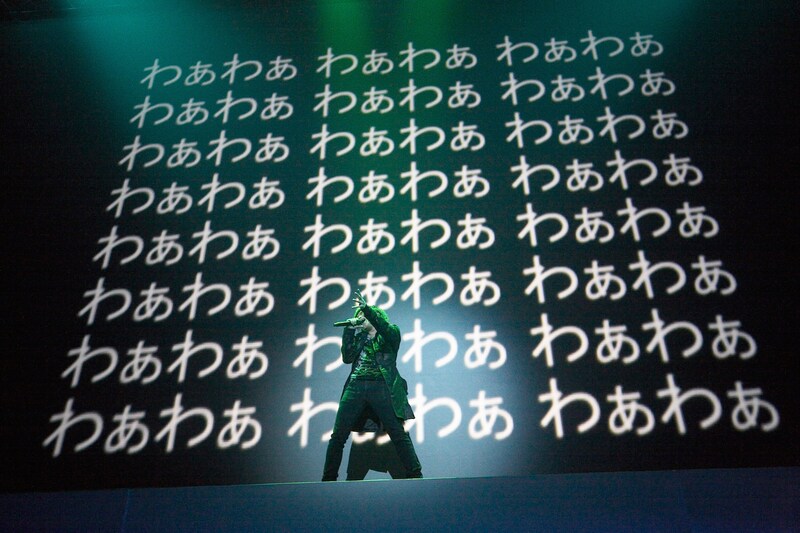 人気画像6位は「ゴールデンボンバー鬼龍院翔、1人よがりまくった満員『ひとり武道館』」より、「鬼龍院翔 単独公演 ひとりよがり5 “ひとり武道館”」の様子。(撮影:菅沼剛弘)