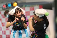 春名真依と根岸可蓮。（撮影：牧野孝彦）