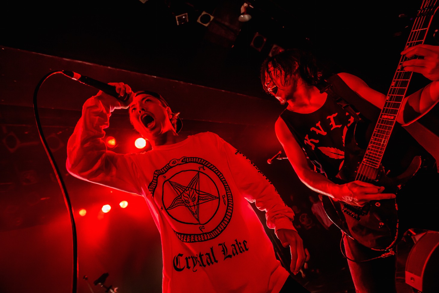 「Mercury」にてCrystal LakeとコラボするHiro（Vo / ex. FACT）。（Photo by Takashi "TAKA” Konuma）